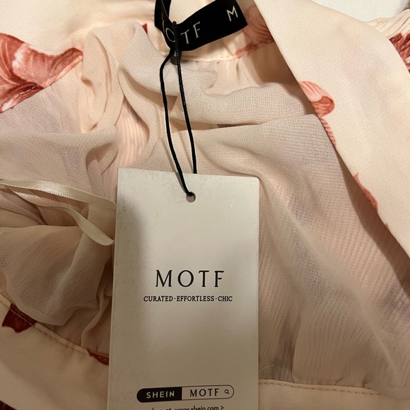 Beautiful skirt!Perfect for summer, can be dressed up or down. Nice material! - Picture 3 of 5